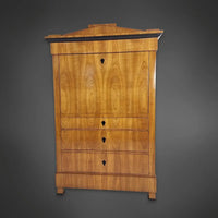 Biedermeier-Sekretär mit Spitzgiebel kirschbaumfurniert
