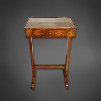 Kleiner Biedermeier-Beistelltisch Wurzelnussbaum um 1825
