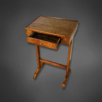 Kleiner Biedermeier-Beistelltisch Wurzelnussbaum um 1825