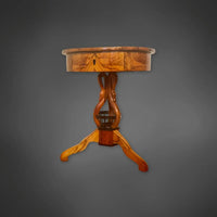 Seltener Biedermeier Nussbaum Beistelltisch mit Schwänen