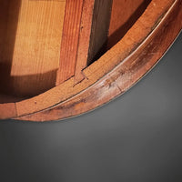 Seltener Biedermeier Nussbaum Beistelltisch mit Schwänen