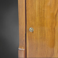 Kleiner Biedermeier-Beistellschrank Kirschbaum
