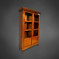 Biedermeier Vitrine zweitürig Kirschbaum massiv