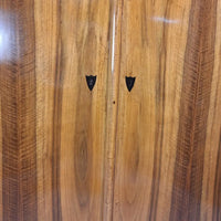 Biedermeier-Halbschrank (Vertiko) mit Halbsäulen Nussbaum