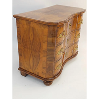 Barockkommode in Nussbaumfurnier um 1790 - Möbel