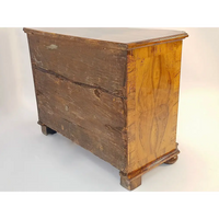 Barockkommode in Nussbaumfurnier um 1790 - Möbel