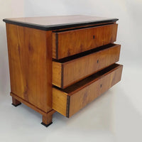 Biedermeier Kommode aus Kirschbaum um 1820 - Möbel