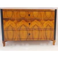 Biedermeier Kommode mit gespiegeltem Furnierbild - Möbel