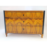 Biedermeier Kommode mit gespiegeltem Furnierbild - Möbel