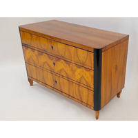 Biedermeier Kommode mit gespiegeltem Furnierbild - Möbel