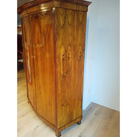 Biedermeier Schrank mit bombierten Türen um 1825 - Möbel