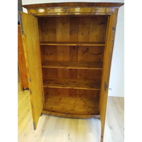 Biedermeier Schrank mit bombierten Türen um 1825 - Möbel
