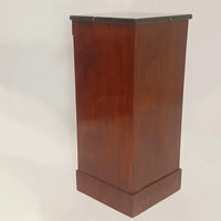 Empire Nachttisch in Mahagoni furniert 1830 - Möbel