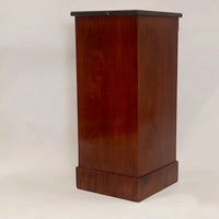 Empire Nachttisch in Mahagoni furniert 1830 - Möbel