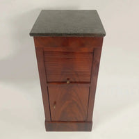 Empire Nachttisch in Mahagoni furniert 1830 - Möbel