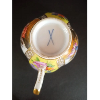 Tasse mit Untertasse von Helena Wolfsohn um 1890