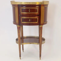 Ovaler Salontisch im Stil von Louis XVI - Möbel