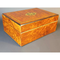 Schatulle in Vogelaugenahorn mit Bandintarsienmum 1850