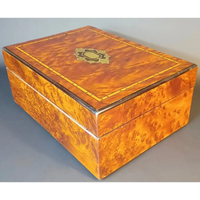 Schatulle in Vogelaugenahorn mit Bandintarsienmum 1850