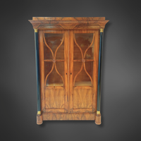 Vitrine Biedermeier avec colonnes noircies