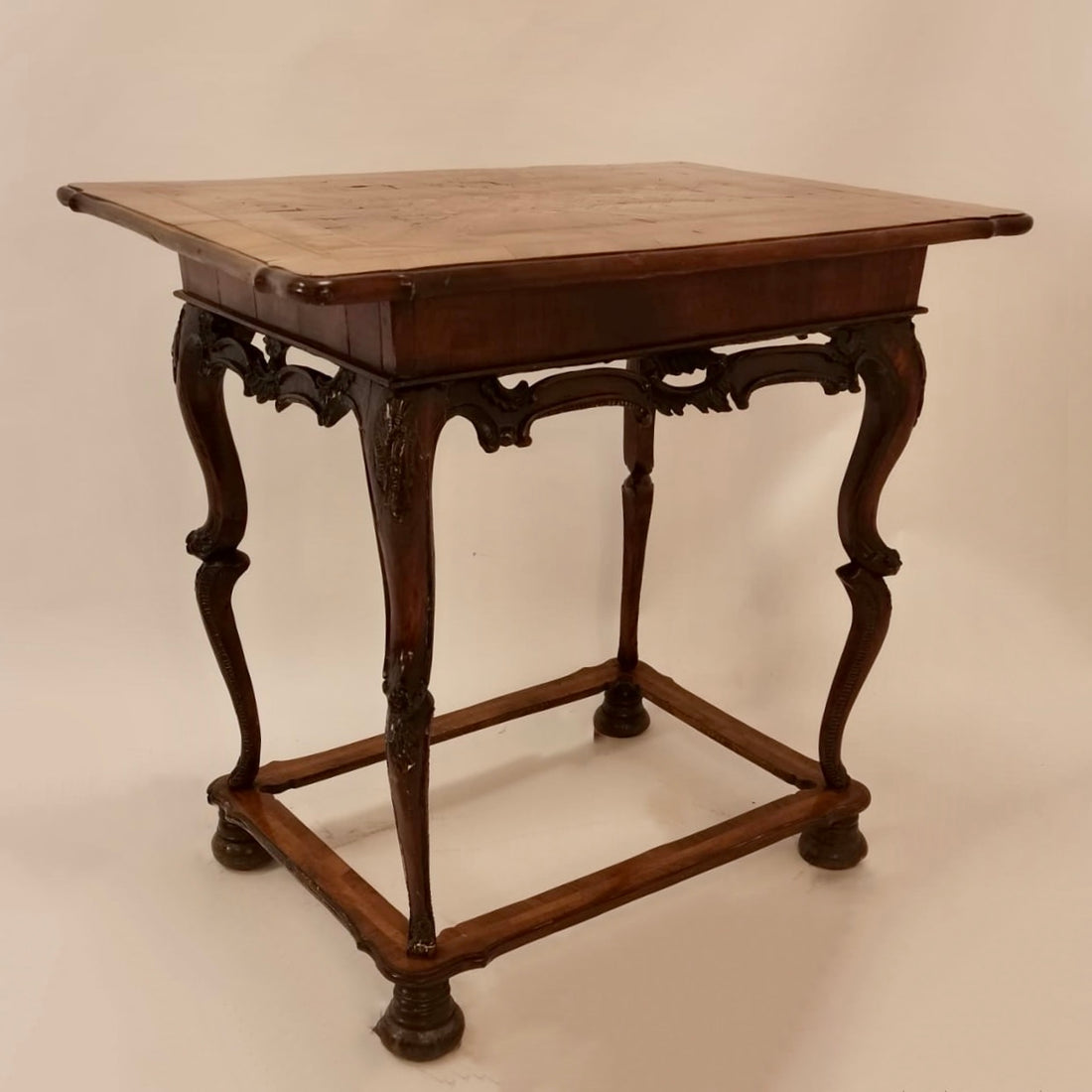 German baroque table from the 18th century with wonderful inlay work