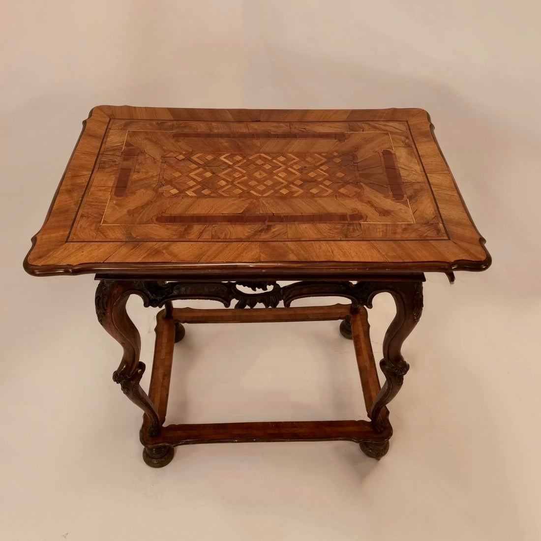 German baroque table from the 18th century with wonderful inlay work