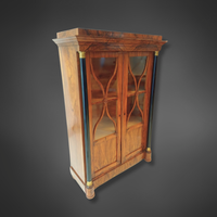 Vitrine Biedermeier avec colonnes noircies