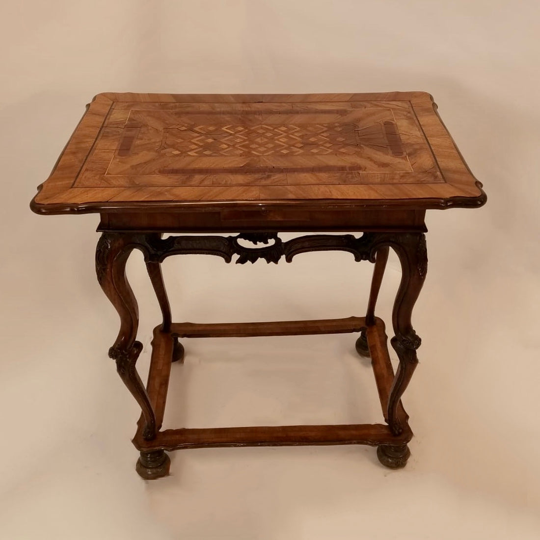 German baroque table from the 18th century with wonderful inlay work