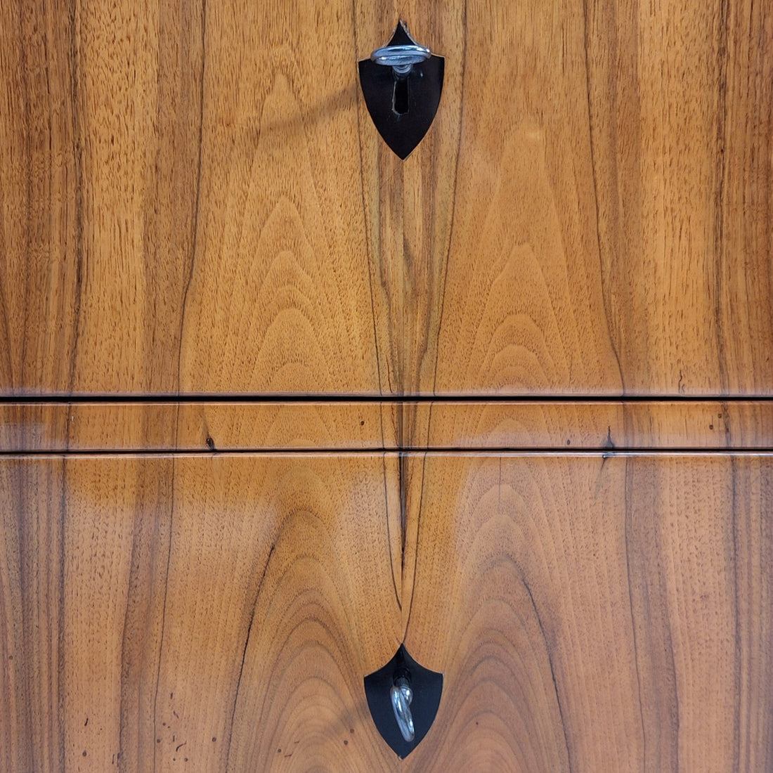 Biedermeier-Zylindersekretär aus Nussbaum, Süddeutschland um 1825–1830