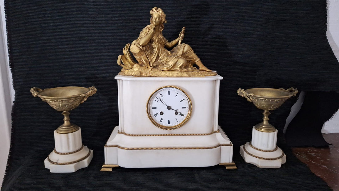 Französische Kaminuhr im Louis XVI-Stil