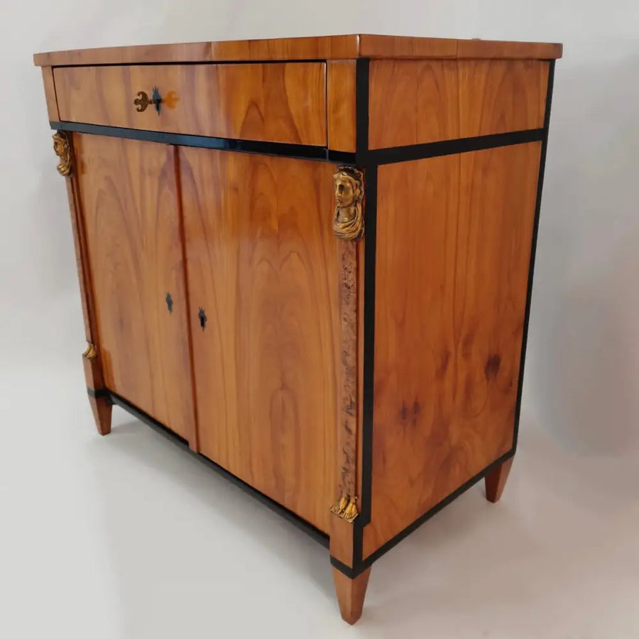 Biedermeier Halbschrank mit Karyatiden um 1820 - Halbschrank