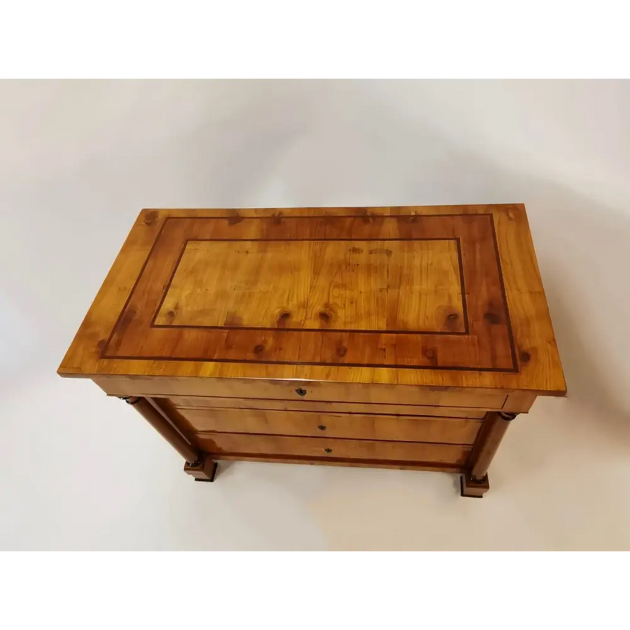 Biedermeier Kirschbaum Kommode mit freistehende Säulen um