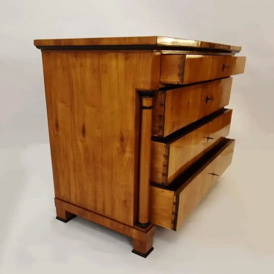 Biedermeier Kirschbaum Kommode mit freistehende Säulen um