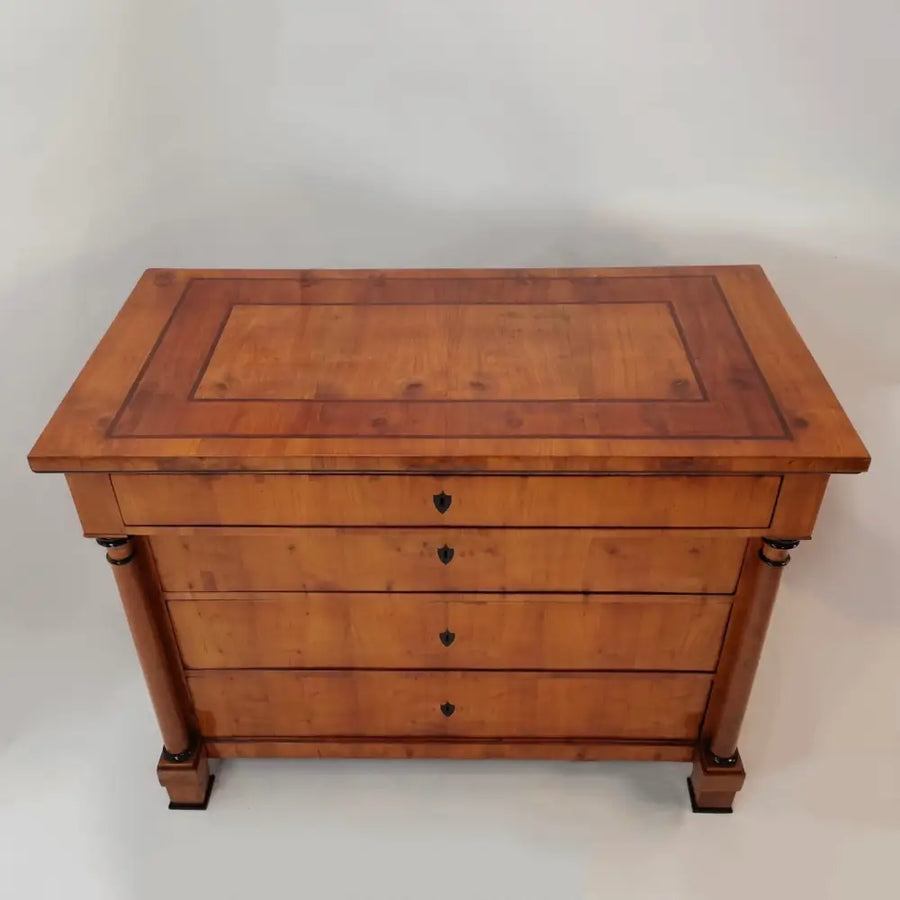 Biedermeier Kirschbaum Kommode mit freistehende Säulen um