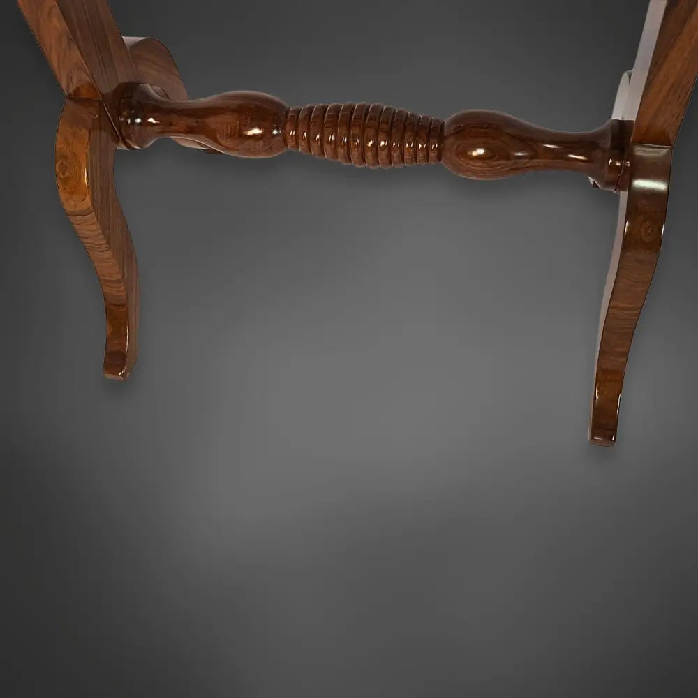 Biedermeier-Beistelltisch Nussbaum furniert um 1840