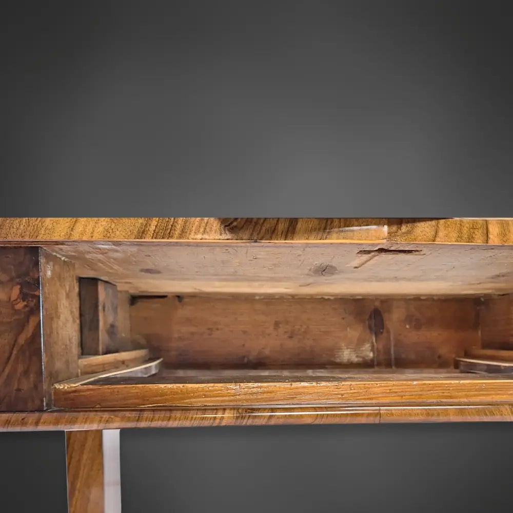 Biedermeier-Beistelltisch Nussbaum furniert um 1840