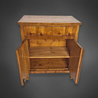 Biedermeier-Halbschrank Kirschbaum furniert Süddeutschland