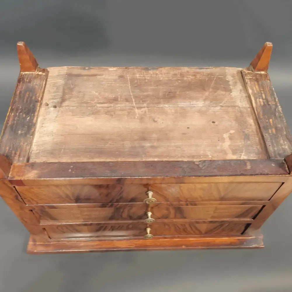 Biedermeier Miniatur Kommode Nussbaum Furniert