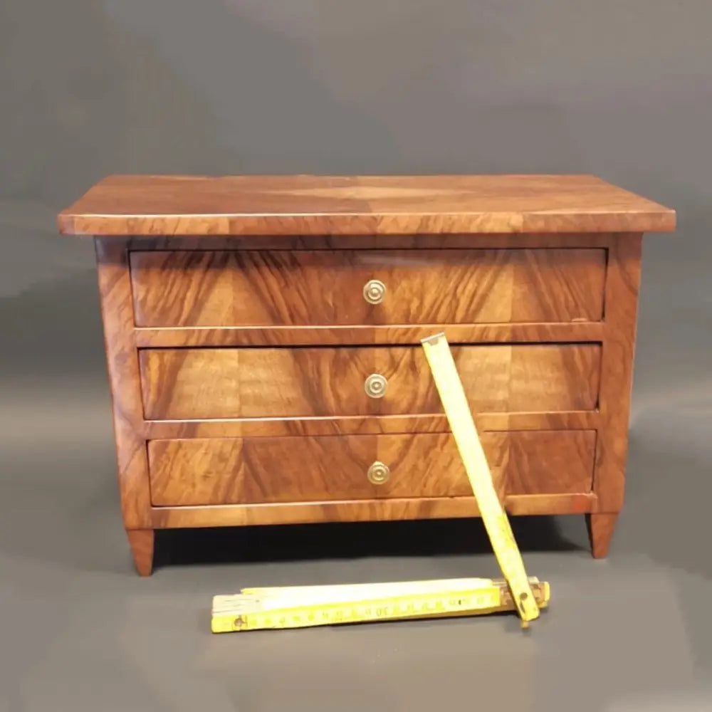 Biedermeier Miniatur Kommode Nussbaum Furniert