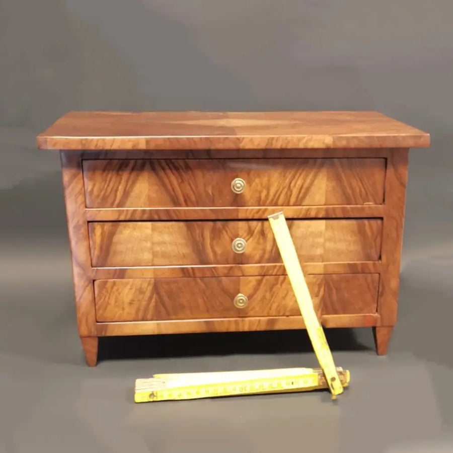 Biedermeier Miniatur Kommode Nussbaum Furniert