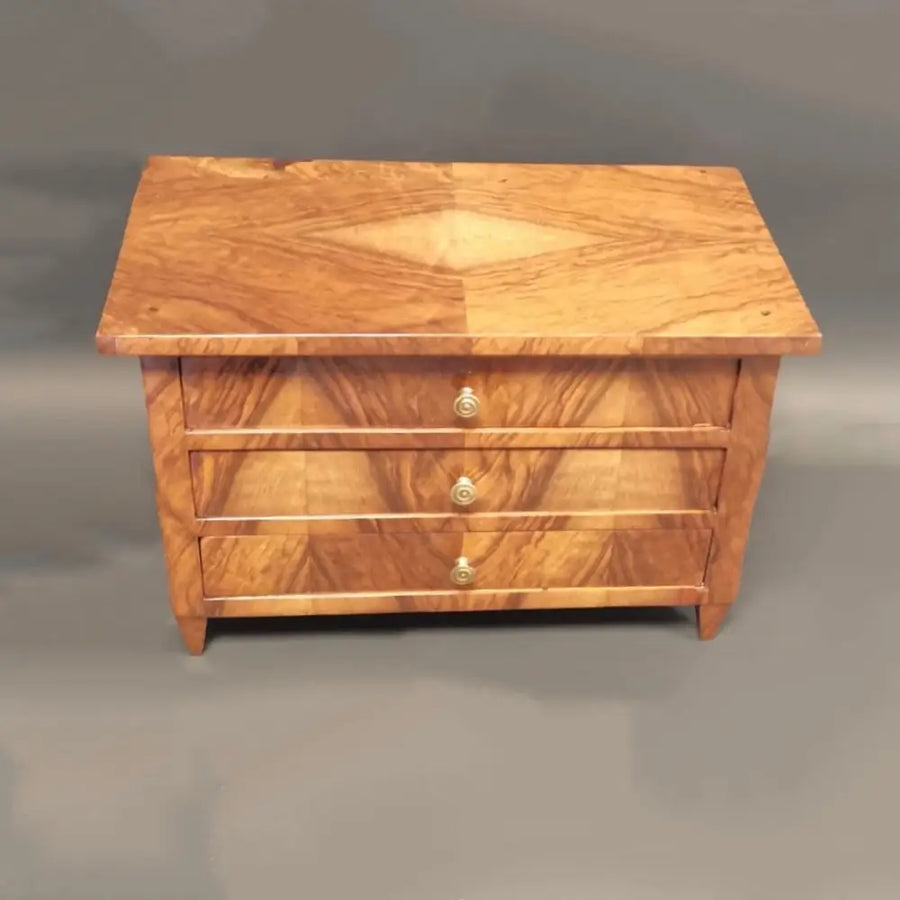 Biedermeier Miniatur Kommode Nussbaum Furniert
