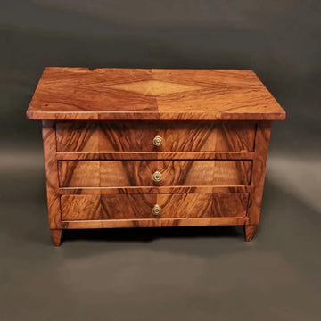Biedermeier Miniatur Kommode Nussbaum furniert