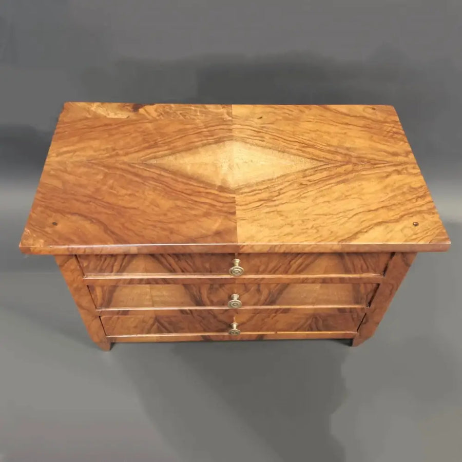 Biedermeier Miniatur Kommode Nussbaum Furniert