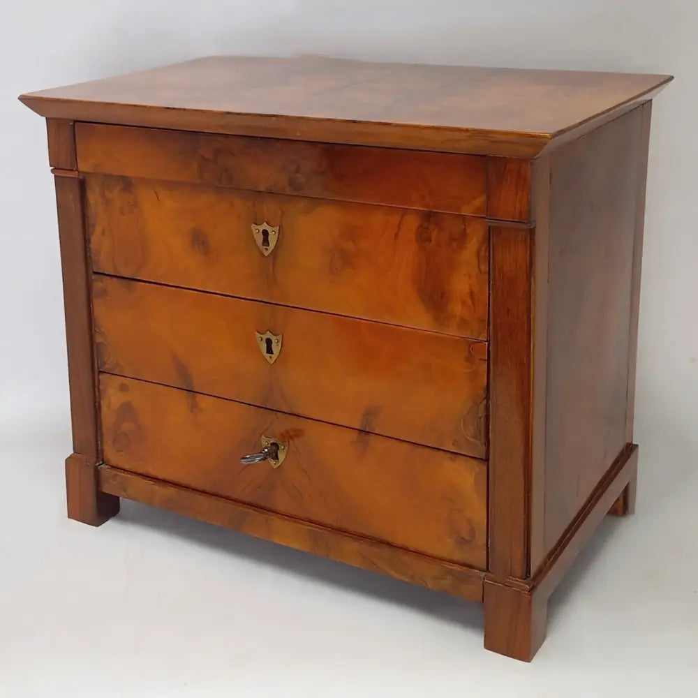 Biedermeier Miniaturkommode Nussbaum um 1810 - Möbel