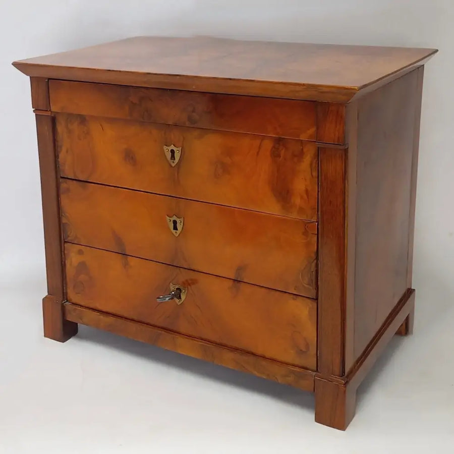 Biedermeier Miniaturkommode Nussbaum um 1810 - Möbel
