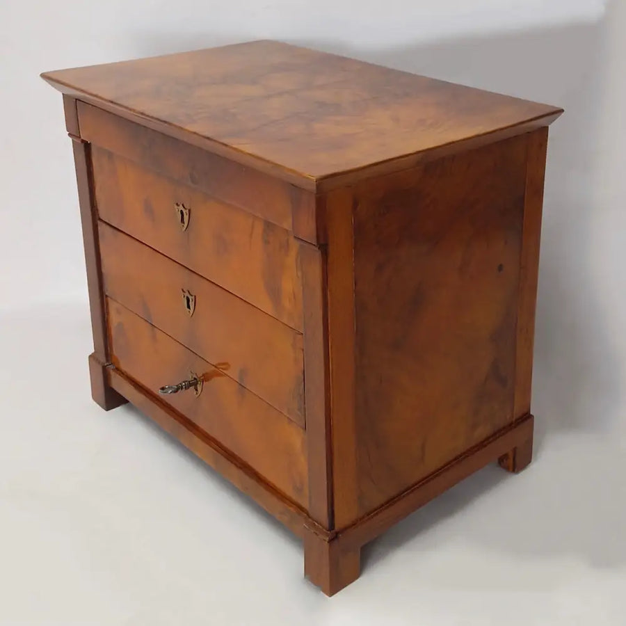 Biedermeier Miniaturkommode Nussbaum um 1810 - Möbel