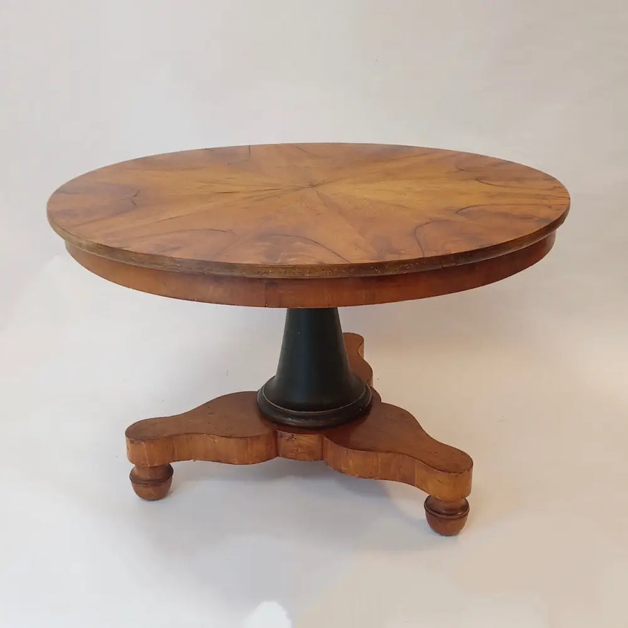 Biedermeier Tisch aus Nussbaum um 1815 - Möbel