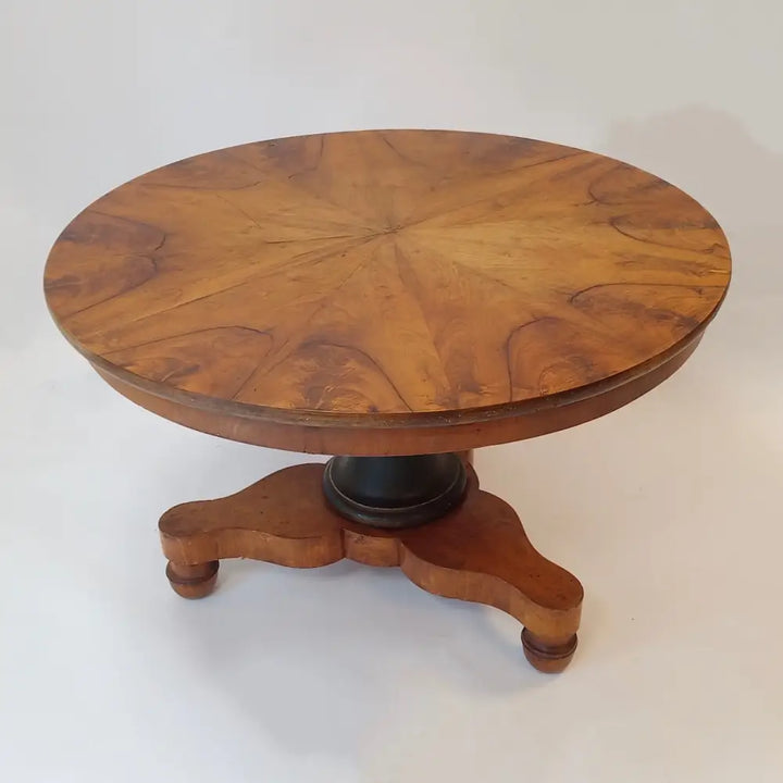 Biedermeier Tisch aus Nussbaum um 1815 - Möbel