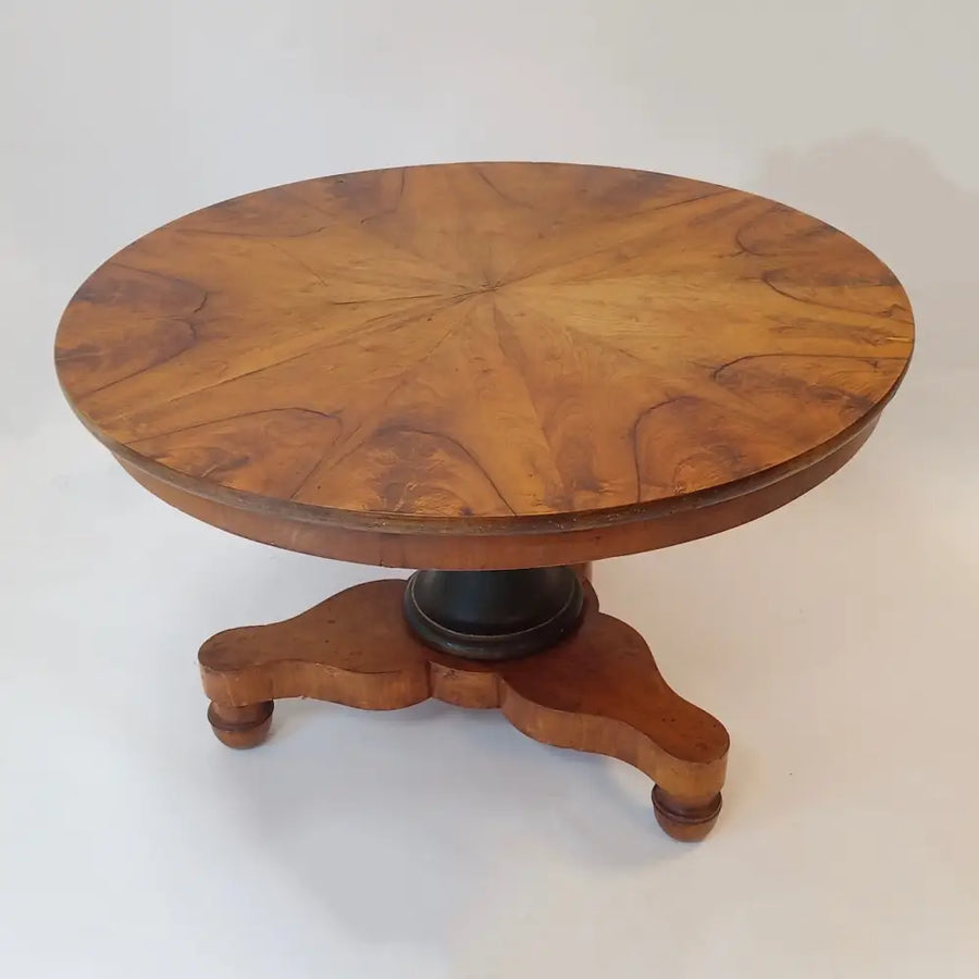 Biedermeier Tisch aus Nussbaum um 1815 - Möbel