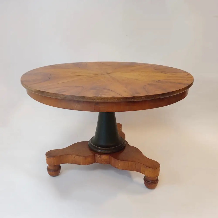 Biedermeier Tisch aus Nussbaum um 1815 - Möbel